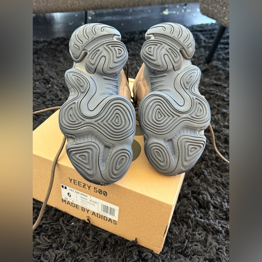 Adidas Yeezy 500 High in Taupe Black - Picture 6 of 7